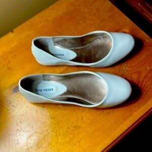 Steve Madden shoes. Platinum Leather white flats